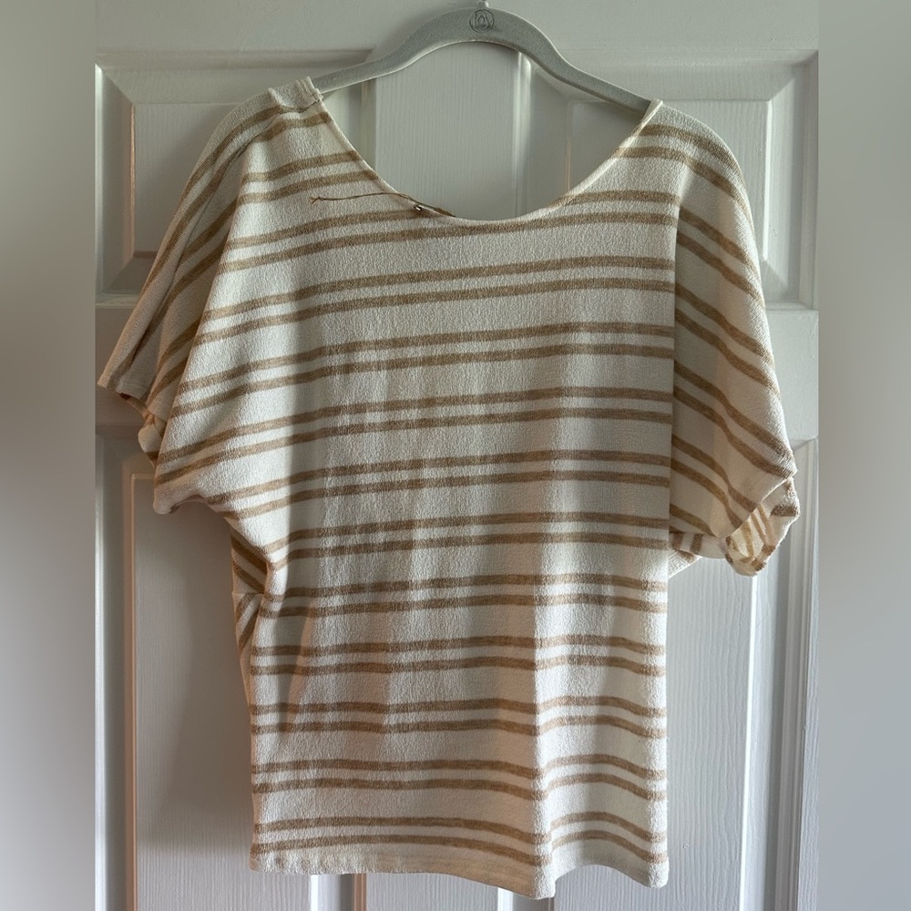 Altar’d State top M